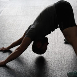 Aufwärmen der Schultern für den Handstand