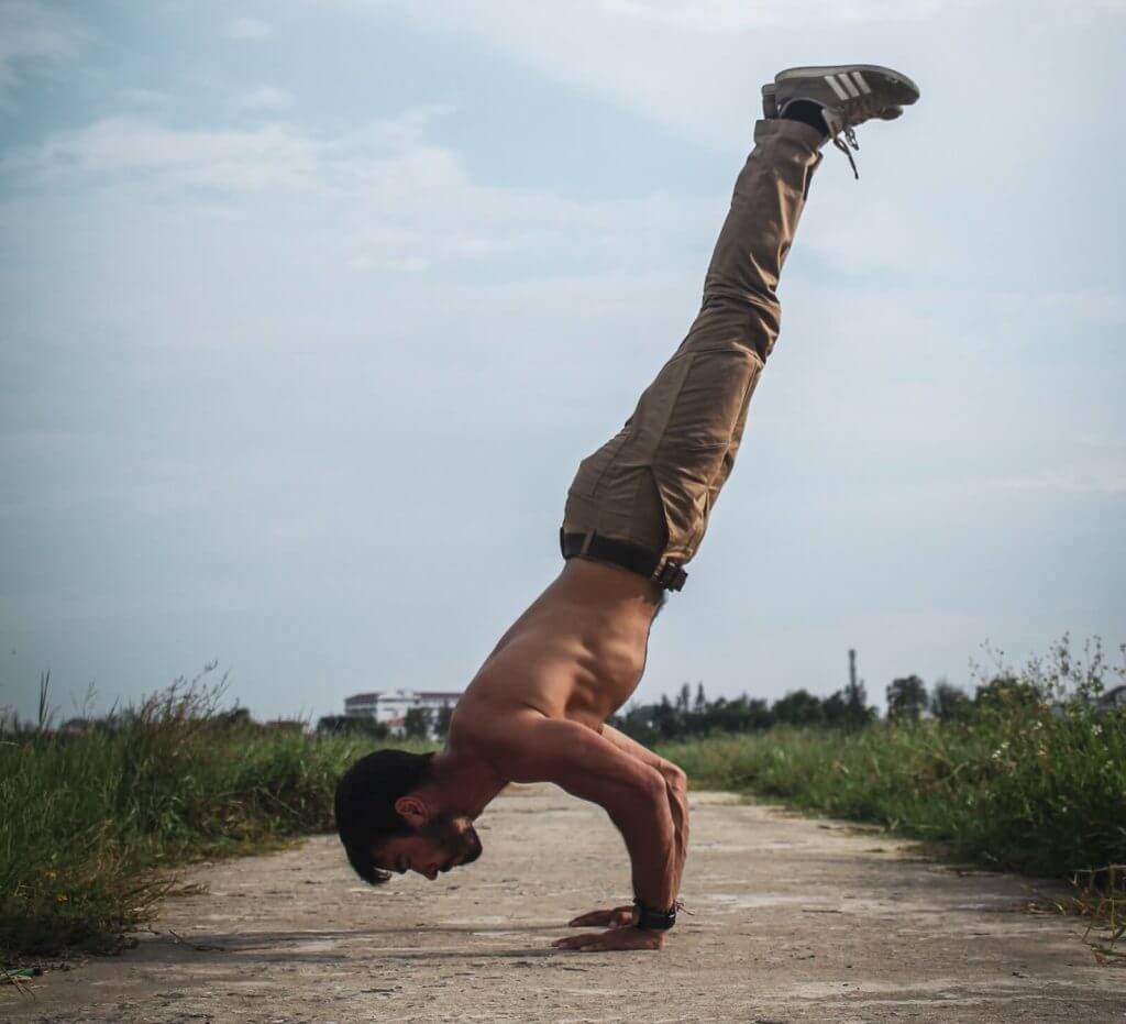 Der schräge Handstand